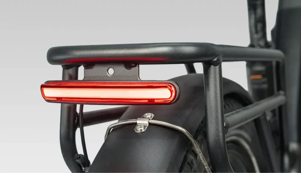 ENGWE E26 3.0 Pro tylne światło LED